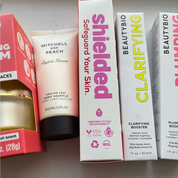 Assorted skincare bundle. - Picture 3 of 5